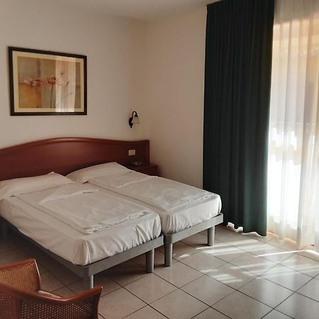 לימונה סול גרדה Hotel Florida מראה חיצוני תמונה